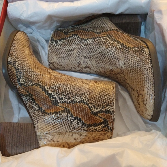 โ๐ผ On Hold โ๐ผ Golo Snake Print Leather Bootie - Picture 7 of 9